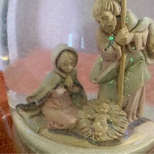 Vintage Fontanini Nativity Musical Snow Globe,made in Italy, plays Silent Night